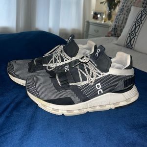 On cloud size 7.5 barely worn !!!